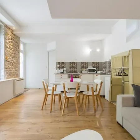 Calm In The Center Of Apartment *