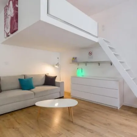 Calm In The Center Of Apartment